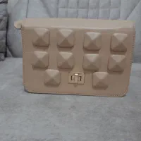تعدادی کیف دخترانه ۲۲۰۰۰۰ تومن