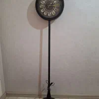 ساعت پایه  دار