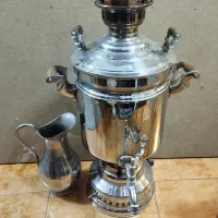 سماور گازی بزرگ با یه پارچ و محافظ روی سماور