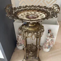 میوه خوری کنار سالنی