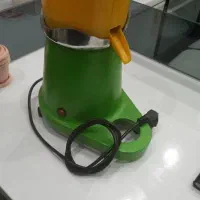 اب میوه گیر همه کاره