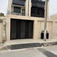 دو طبقه و‌نیم با اسانسور در غربی های فردوسی