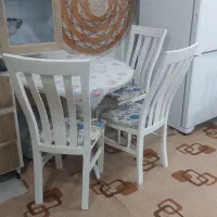 میز و ۳ عدد صندلی غذاخوری چوبی