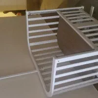 تخت کنار مادر