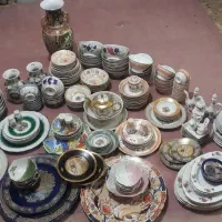 مقداری چینی قدیمی هم درهم و هم تکی به فروش میرسه