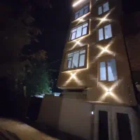 ۸۰ متری، دو خوابه، طبقه اول، لوکس