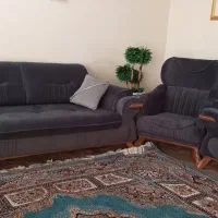 مبل نو هستش  ولی ب پولش احتیاج دارم میخام بفروشم