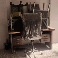 میز/ صندلی/ کامپیوتر/ پرینتر