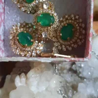 ست گوشواره و انگشتر و گردنی با سنگ سنتتیک زمرد|بدلیجات|بندر انزلی, ساحل قو|دیوار