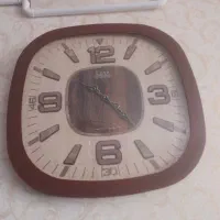 ساعت دیواری چوبی بزرگ
