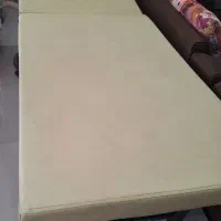 تخت ماساژ قدیمی با روکش چرم