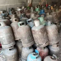 تعدادی کپسول گاز پرسی و بوتان