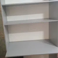 کتاب خونه جادار همراه با میز تحریر بزرگ فروش فوری