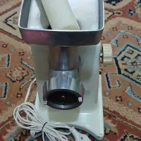 چرخ گوشت توشیبا اصل ژاپن قدیم کاملا سالم|خردکن، آسیاب، غذاساز|بندر انزلی, معلم|دیوار