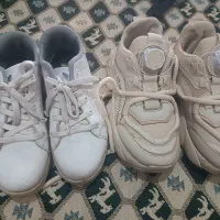 دوتا کتونی و یک کیف مدرسه