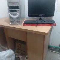 میز و کامپیوتر