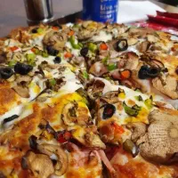 پک ۱پیتزامخصوص+۱هات داگ+۱چیزبرگر+۱همبرگرهمه فقط۸۹۹