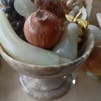 کاسه پر از میوه های مرمر