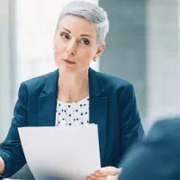 استخدام منشی و فروشنده