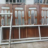 دو درب چوبی قدیمی یک لنگه با یک درب دولنگه