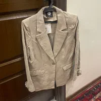 یک عدد کت زنانه کرم سایز ۴۲-۴۴