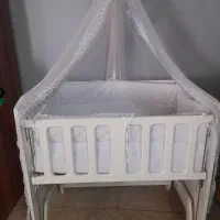 تخت کنار مادر نو وتمییز