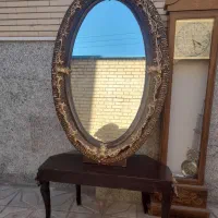 ساعت ایستاده و آیینه همراه با میز درحد نو