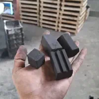 کارگر تولید زغال فشرده