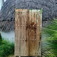 درب های قدیمی در ها و پنجره های قدیمی