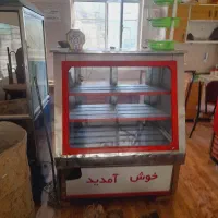 یخچال ویترینی وفر ساندویچ وسه میز وصندلی|کافی‌شاپ و رستوران|گالیکش, |دیوار