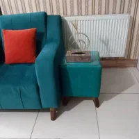 مبلمان ۷نفره بهمراه میز وسطی و ۲عدد گل میز