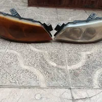 یک جفت چراغ جلو رانا