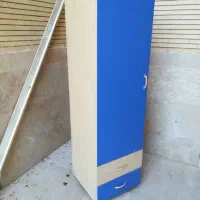 کمد دیواری کشو هم داره در حد نو  و 4 تا جالباسی