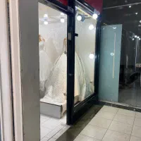 نیازمند-مژه-کار-در-مرکز-شهر