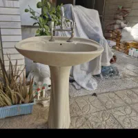 روشویی همراه با شیر و متعلقات