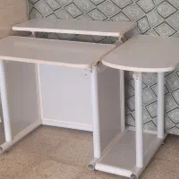 میز تحریر و کامپیوتر
