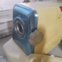 یک دستگاه چرخ گوشت نو