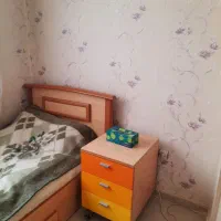 تخت و میز تحریر