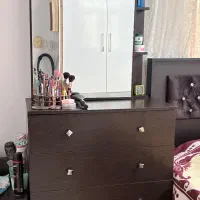 دراور با آینه و صندلی قیمت ۹۰۰۰۰۰۰ تومان
