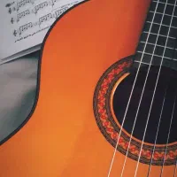 آموزش تخصصی گیتار و آواز و موسیقی کودک و بزرگسال