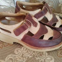 تعدادی کیف و کفش