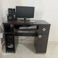 میز کامپیوتر کاملا سالم و نو