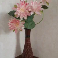 گل مصنوعی و گلدان