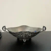 ظرف پایه دار نقره ای کار شده