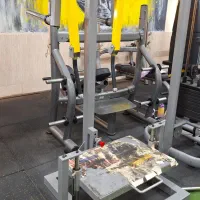 تعدادی دستگاه ورزشی