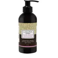 ماسک مویه گیاهی بیرون حمام