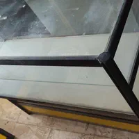 ویترین شیشه ای الومینیومی