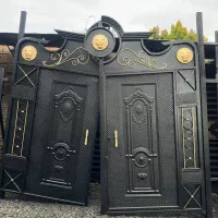 باغی درب تک لت ادم رو اهنی و حیاط خونه