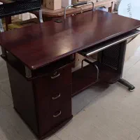 میز کامپیوتر ،بسیار محکم و تمیز