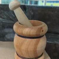 چند تیکه ظرف چوبی